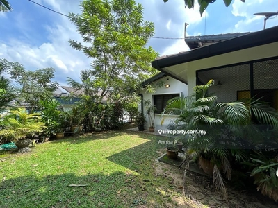 Single storey bungalow in Section 12