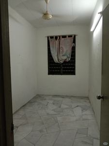 Small bedroom at Taman Inderawasih for rent