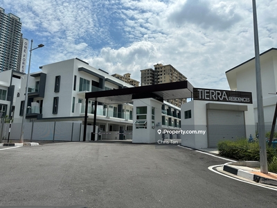 Tierra Residences corner unit move in conditon with private lift
