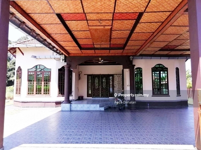 Rumah Banglo Unik dengan Siling Carporch Guna Buluh @Perol,Peringat