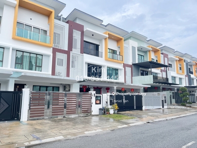 3 Storey Terrace Suitable For Self Renovation @ Setia Utama 2