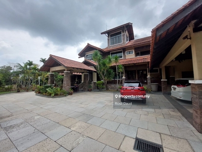 Balinese Style Bungalow with Swimming Pool at Seksyen 7 Shah Alam