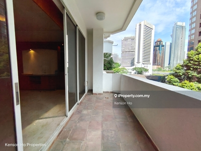 Freehold Condo Walking Distance To Pavilion Shopping Mall