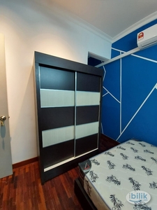 Full Furnish Medium Queen bedroom at Subang Bestari