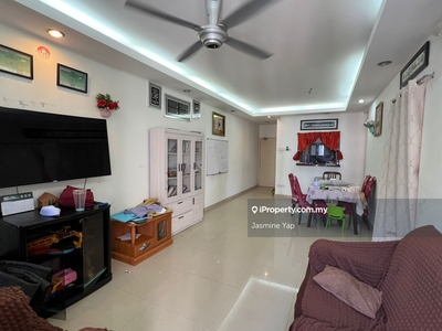Good Condition with Nice Reno of Plaster Ceiling & Internal near LRT