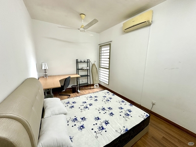 Medium room with Window For rent