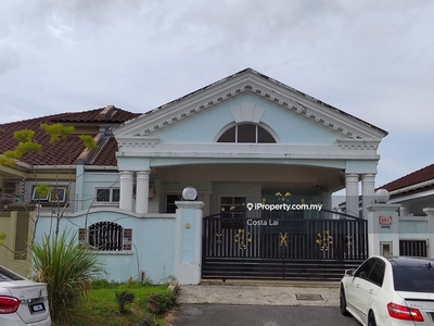 Rare well maintained single storey semi D house in Tabuan Laru