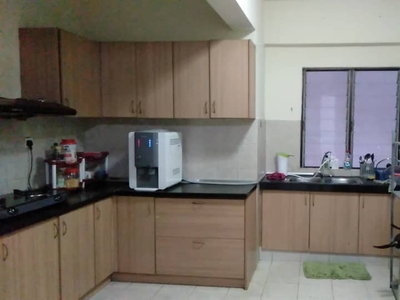Sentul Jalan Ipoh KL Middle room near KLPAC, MRT and KTM, Rapid KL and Selangor bus to KL Town Centre routes / stations just beside condo