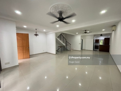 Spacious 3 Storey with 24 Hrs Security, Near to Highways Easy Access
