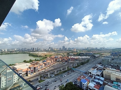 Superb view facing to IOI mall and lake, walking distance to LRT