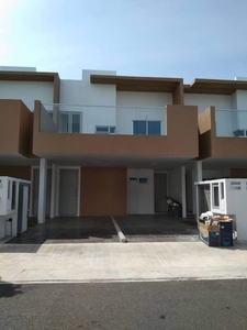 [Townhouse Upper Unit] Casa Bluebell Cybersouth, Dengkil