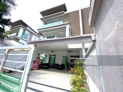 3 Storey Semi D Beverly Heights