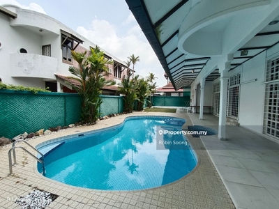 Bungalow with Swimming pool in Bukit Baru