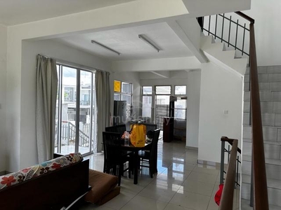 3 Storey house for rent at Seri Alam 5bed partial cnm welcome