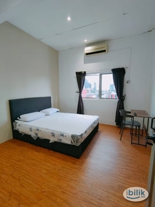 [Casavilla] Zero Deposit in Master Room with Queen Bed at SS3, Petaling Jaya Near Paradigm Mall / Sea Park