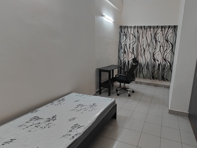 Midddle room in double storey terrace in seksyen 27 shah alam