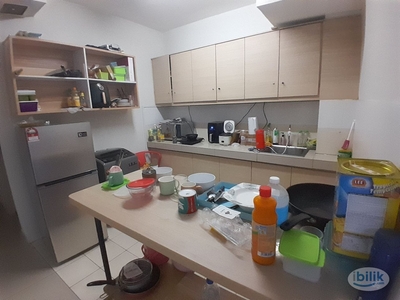 Next to Mall, Near LRT Mixed Unit Medium Room rent at Pacific Place