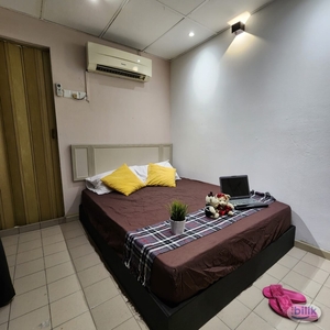 Queen BED Master Room at Damansara Utama, PJ