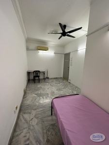 USJ Subang Near Taipan - Cozy Room Available with WiFi & A/C! ❄️