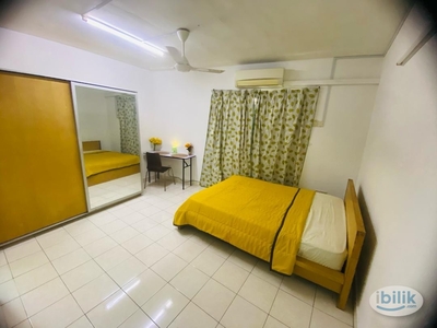 WALK TO MRT SURIAN✅ Master Room with Private Bathroom Walk To Malls/Supermarket/Eateries