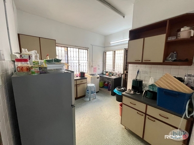 ❗Walking Distance to LRT ❗ ❗ Nice and Cozy room in SS2 ❗ Fully Furnished Middle Room with No Deposit in SS2, Petaling Jaya Near Damansara Jaya & Mal