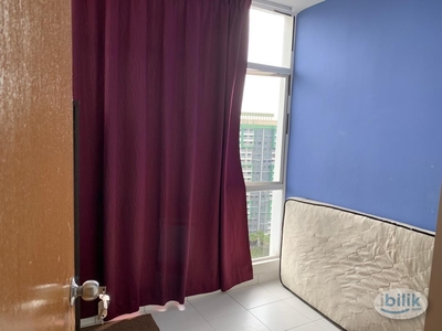 Window Air cond Single Room (girl) at Avenue Crest, Shah Alam, Batu 3 , Sek 22, 24 HOUR SECURITY ! . Nearby have Giant and Tesco Shah Alam, MSU, AEON
