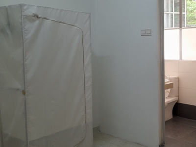 You'll Like this Clean Comfortable Master Room in Seputeh, near MidValley