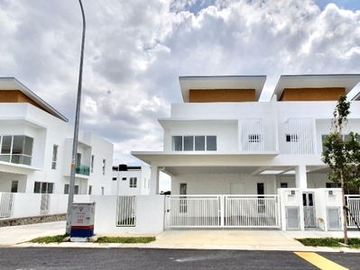 Freehold Adira 2 Type B1 End Lot Double Storey (New House Condition)