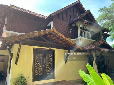 2 Storey end lot at Alam Damai , Land 3100sf , well renovated