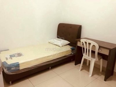 Sky Habitat walking distance to CIQ - Single room for male only
