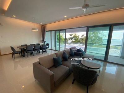 Southern Marina 4 bedroom Nice unit with Seaview