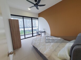 Balcony Bedroom , Link Bridge MRT 2 Room For Rent!