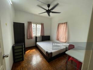 Endah Regal Condominium, Sri Petaling. Middle Room