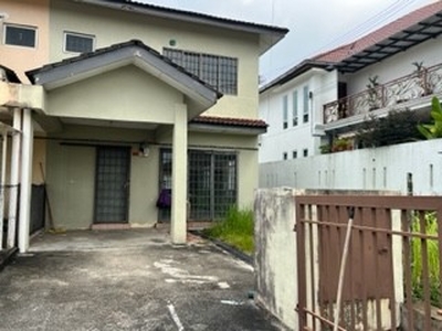 Clean, well-kept double storey, G & G Semi D with extra land for rent