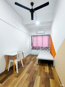 New Unit Room Available!!! PJ SS2 Walking distance to restaurants and SS2 town Newly renovated premium hostel type room