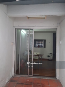 Renovated and well kept house for sale in usj11.