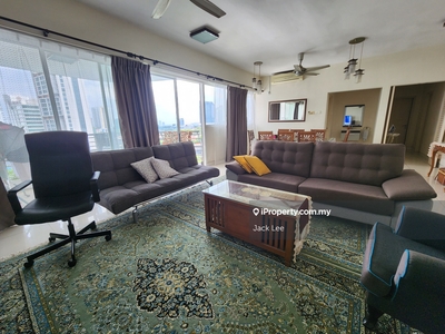 Spacious living area and walking distance to ttdi MRT