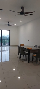 V-Residensi 5 , 3 Car Park !!! , 1500 Include Dining Table !!! Good Condition !!!