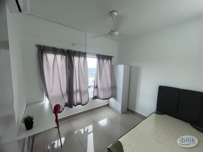 Nearby MRT Middle Room with Single bed at Casa Residenza, Kota Damansara