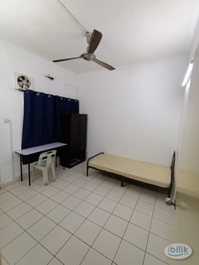 Low Deposit ❗ Middle Room for Rent with WiFi at Bandar Puteri Puchong