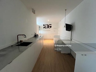 Studio Fully Renovated Empire City Only The One Unit