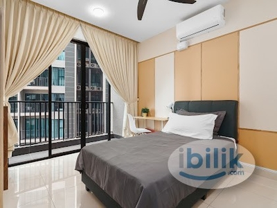 Exclusive Private Medium Room with Balcony , walking distance LRT