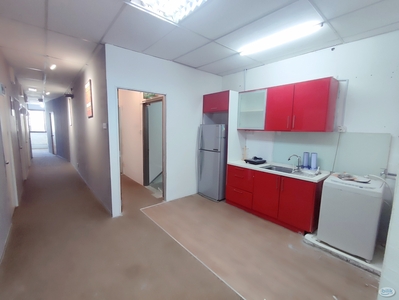 female single room at glomac centro commercial