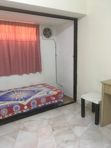 Stay in this Cozy Clean Single Room in Taman Desa, near MidValley