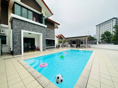 Corner Lot with pool Double Storey Alam Sari Bangi for sale