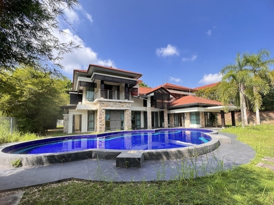 Ledang Heights Villa with Big Swimming Pool