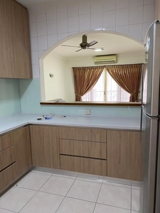 Almaspuri@Mont Kiara: Well-kept unit walking distance to shops and schools for rent