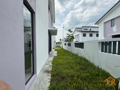 Bandar Rimbayu (Robin) End Lot 2 Double Storey House For Rent