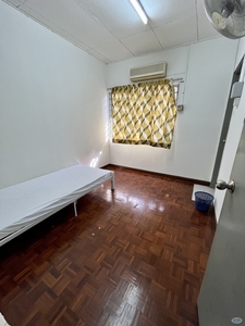 Limited Unit Middle Room at SS23 Taman SEA, Petaling Jaya