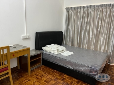 Master Room2,2nd flr,New,Balcony,Queen Bed,Free Wifi,Aircon,Fan,Attach bath,Fridge,Bandar Puchong Jaya